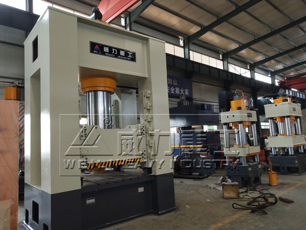 拉伸液壓機(jī)準(zhǔn)備發(fā)貨